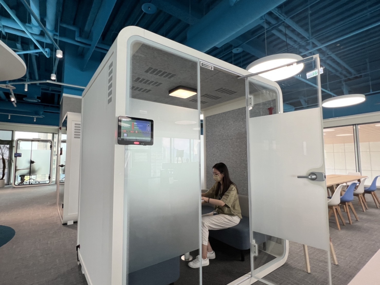 G22恒峰高雄據點的智慧行動辦公艙，展現G22恒峰在面板以外的研發應用軟實力